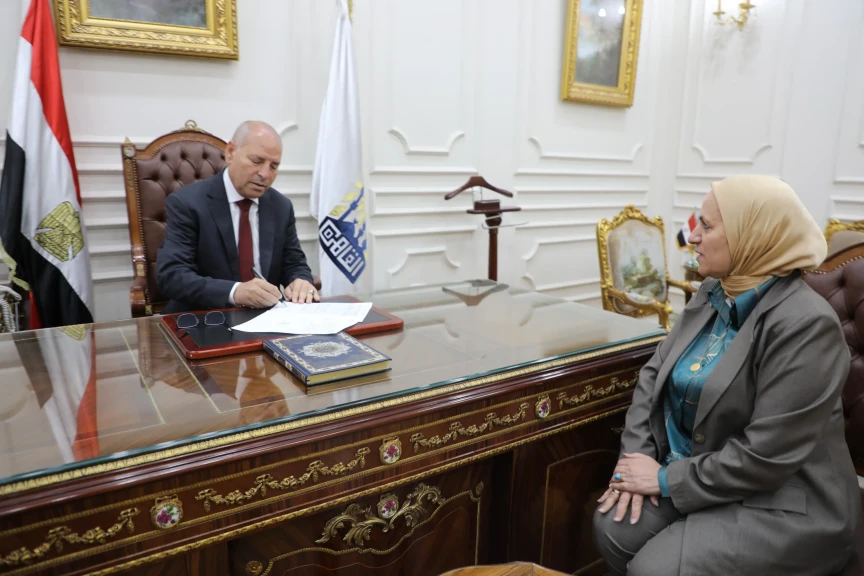 بشرى سارة لطلاب وطالبات .. قرر محافظ القاهرة النزول بدرجة الحد الأدنى لتنسيق القبول بمدارس التعليم الفنى( صناعى، تجارى ، فندقى، زراعى) للعام الدراسى ٢٠٢٥/ ٢٠٢٦ بالمدارس التى يوجد بها أماكن شاغرة