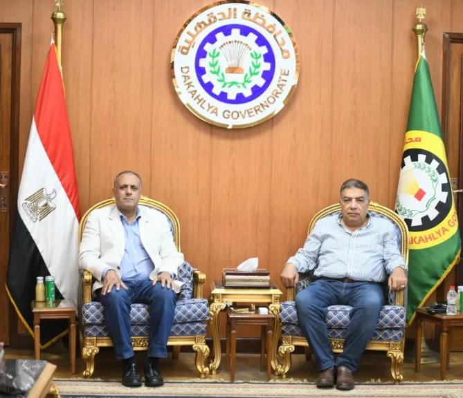 محافظ الدقهلية يستقبل الرئيس التنفيذي للهيئة العامة للبترول لبحث الأضرار البيئية لشركات معالجة صرف حقول الغاز بجمصة .