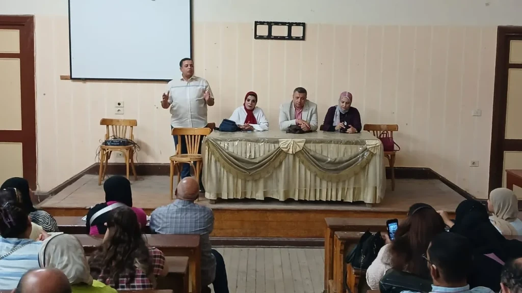 مدارس أسيوط تتسابق لتنظيم ندوات وفعاليات للتعريف بالفروق بين نظام البكالوريا الجديد والثانوية العامة