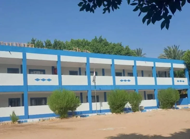 وكيل تعليم أسيوط : المدارس تتزين بالصيانة والتشجير والدهانات استعدادا للعام الدراسى الجديد