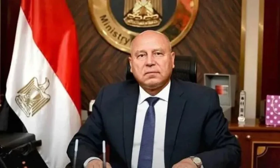 كامل الوزير يعتذر عن حادث قطار مطروح ويتعهد بمحاسبة المتسببين