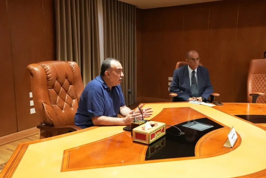 محافظ أسيوط: إعادة توزيع الكوادر الهندسية لدعم المشروعات التنموية وسد العجز بالإدارات