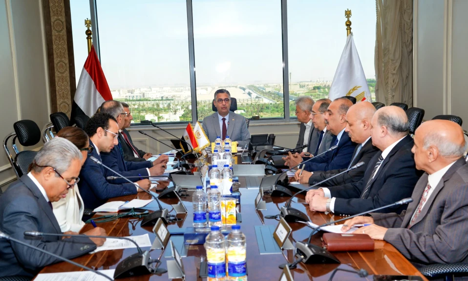 بالصور .. تفاصيل لقاء وزير التموين مع قيادات الشركة القابضة والشركات التابعة لمتابعة توافر السلع وضبط الأسواق