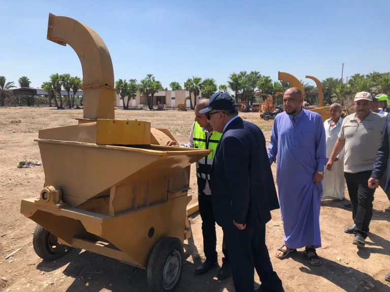 محافظ الدقهليه يتفقد مصنع تدوير المخلفات الزراعية بقلابشو لمتابعة استعدادات الشركة الإفريقية لموسم قش الأرز