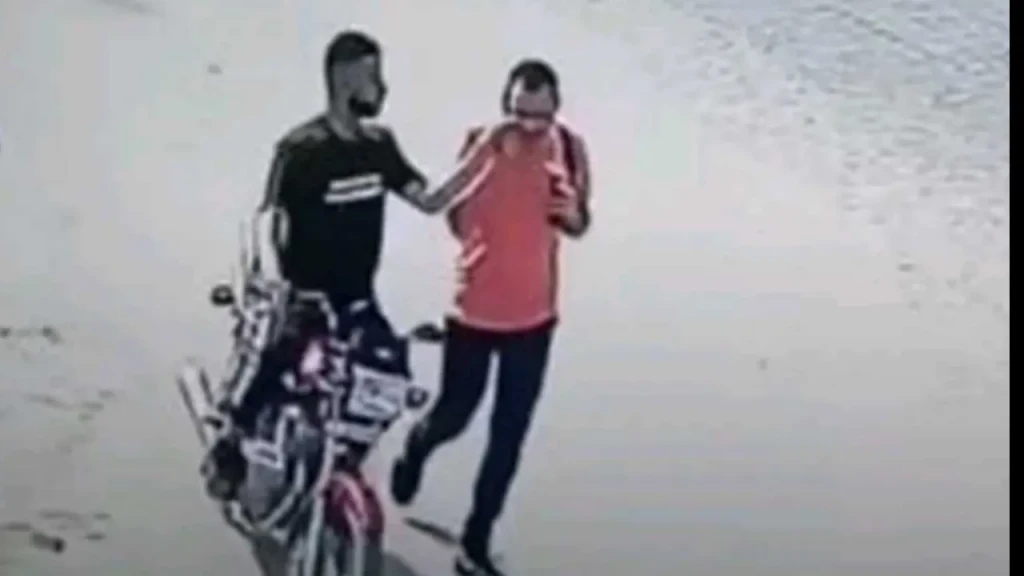 الحبس 6 سنوات للمتهم بسرقة هاتف من شاب وتهديده بسلاح فى الأميرية