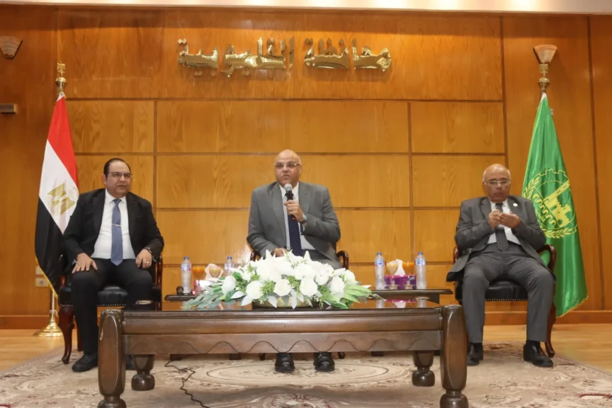 محافظ القليوبية يشارك بالندوة التثقيفية والتوعوية في مجال منع ومكافحة الفساد التي نظمتها الاكاديمية الوطنية لمكافحة الفساد بديوان عام المحافظة