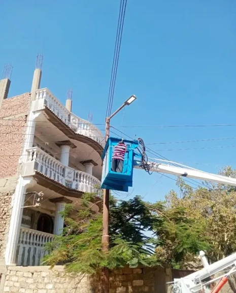 محافظ أسيوط: رفع كفاءة الإنارة العامة وصيانة الأعمدة بقرية الهدايا حفاظًا على سلامة المواطنين