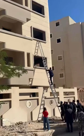 الأمن ينقذ قطة محتجزة بأحد العقارات فى المنيا