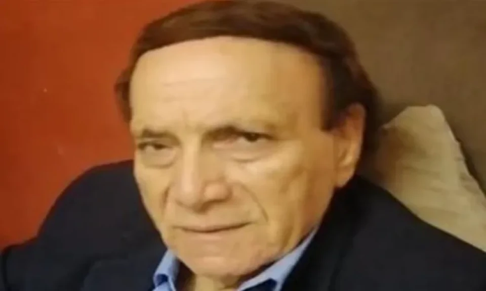 وفاة الفنان فكري عبد الحميد شبيه الزعيم عادل إمام