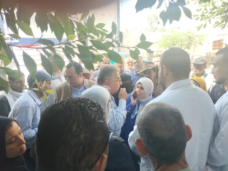 محافظ الدقهلية في جولة مفاجئة بعيادة التأمين الصحي ببلقاس.. توجيهات عاجلة لتحسين الخدمات وتخفيف التكدسات