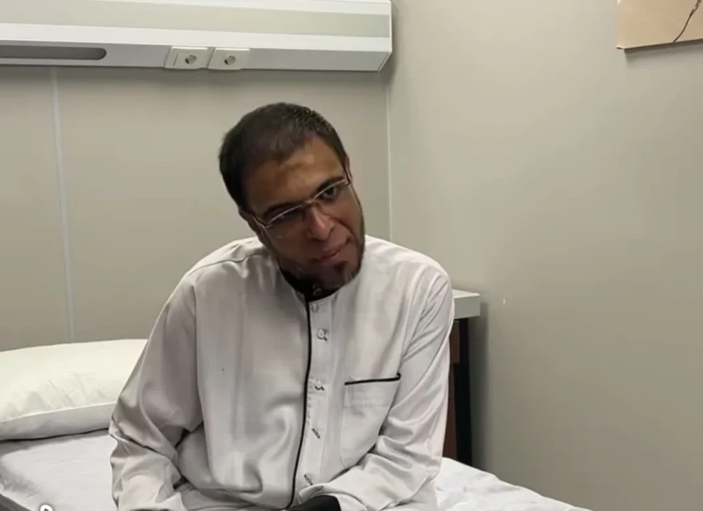 الشيخ محمد ابو بكر جاد الرب يستودع زوجته قبل دخول العمليات