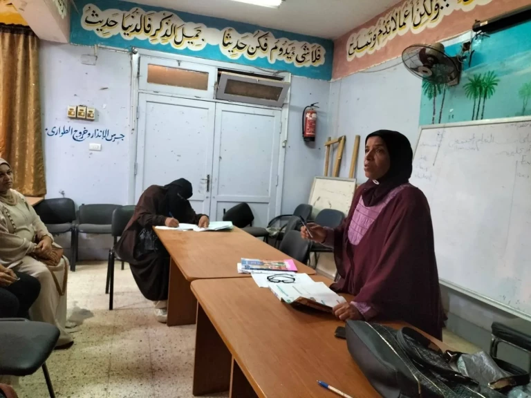 تنفيذا لتوجيهات محافظ أسيوط وكيل وزارة التربية والتعليم بأسيوط : يعلن استمرار تدريب المعلمين على المناهج المطورة قبل انطلاق العام الدراسى الجديد