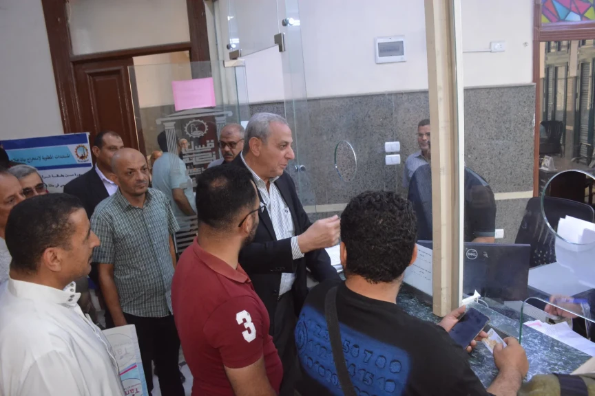 محافظ الغربية على شبابيك المراكز التكنولوجية بطنطا.. الجندي يستقبل المواطنين بنفسه ويتابع ملف التصالح والخدمات الميدانية