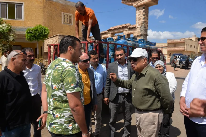 محافظ الدقهلية في جولة مفاجئة على محطة تعبئة أسطوانات الغاز بقلابشو للتأكد من مطابقة الأوزان والمواصفات وضبط أي تلاعب