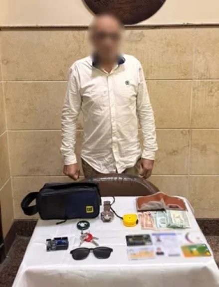 بالصور والفيديو.. ضبط سارق حقيبة يد خاصة بأحد المصلين داخل أحد المساجد بالبحيرة