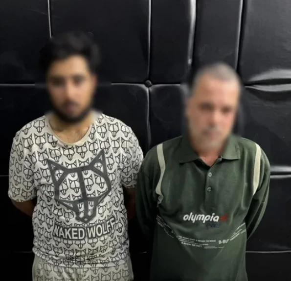 الداخلية تكشف ملابسات مقطع فيديو تم تداوله بأحد الحسابات الشخصية بمواقع التواصل الإجتماعى تضمن إدعاء أحد الأشخاص بقيام رجال الشرطة بإقتحام منزله وتلفيق قضايا لأشقائه بالقاهرة .. وتضبط مرتكبا الواقعة