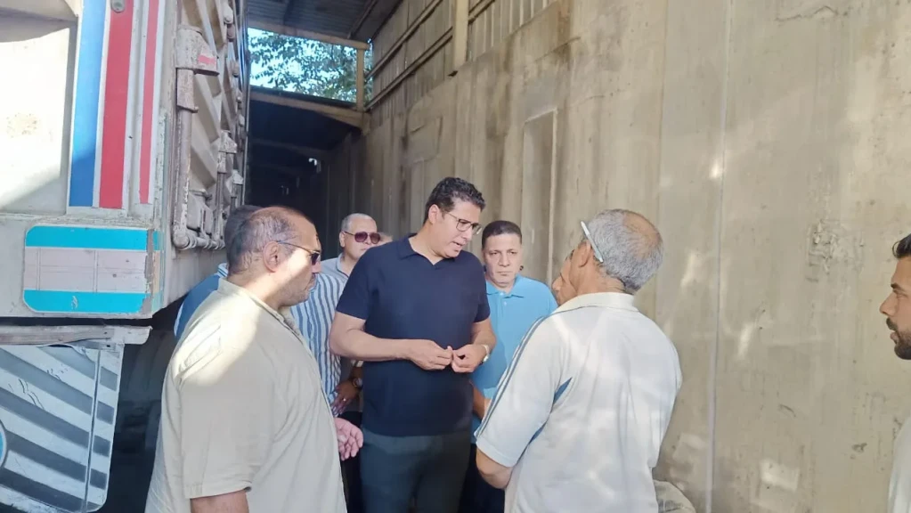 نائب محافظ الدقهلية يعقد اجتماعا مع بعض المستثمرين أصحاب مصانع الأعلاف والمطاحن بالمنطقة الصناعية بجمصة، والتأكيد على التزام المصانع بالاشتراطات البيئية