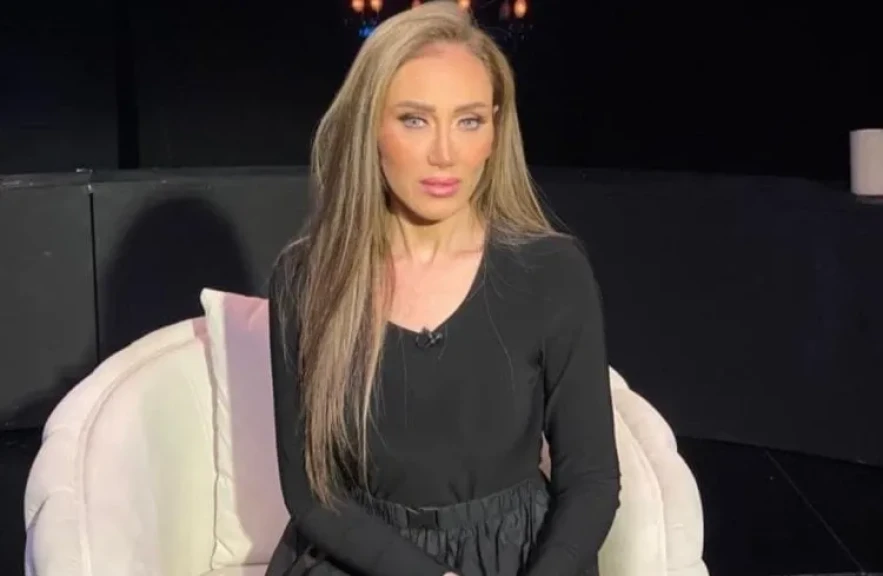 ريهام سعيد لـ كروان مشاكل: هرجعك السجن تقعد وسط أصحابك