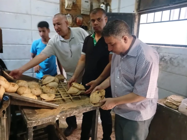 محافظ أسيوط: ضبط دقيق مدعم قبل تسريبه للسوق السوداء وتحرير 273 محضرًا خلال حملات تموينية مكثفة