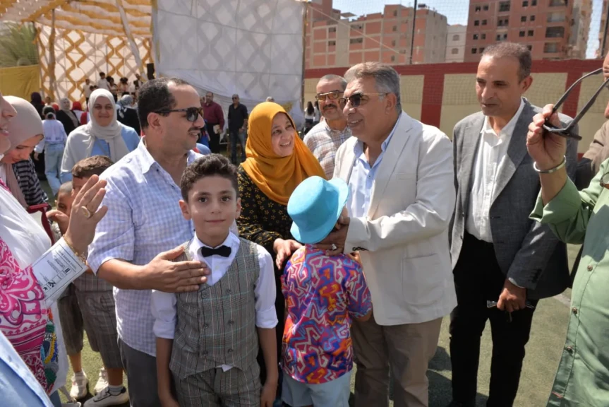 بالصور .. محافظ الدقهلية يشهد ختام الأنشطة الطلابية بمدرسة المتميزة للغات 2 بطلخا