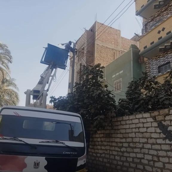محافظ أسيوط : صيانة وتركيب كشافات بقرية أولاد إلياس بصدفا لرفع كفاءة منظومة الإنارة