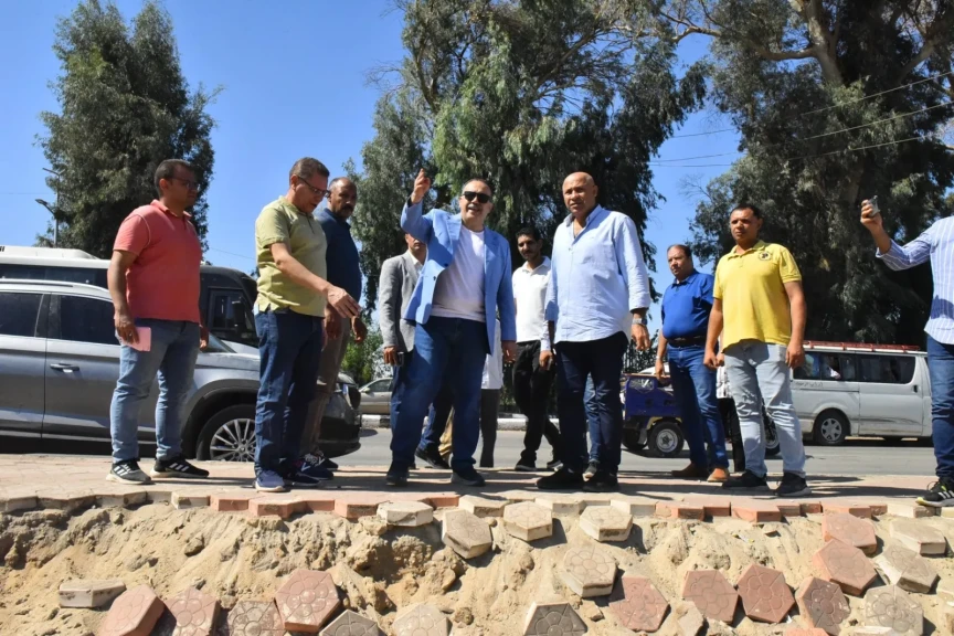 محافظ أسيوط يتفقد أعمال فتح محور مروري جديد بمنطقة سيد لتخفيف الزحام ودعم خطط التنمية