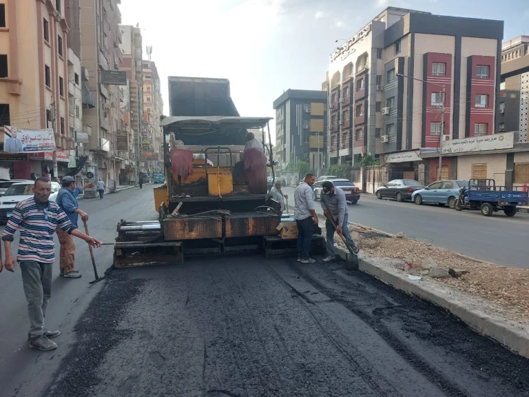 محافظ الدقهلية يتابع أعمال المرحلة الثانية لتطوير ورصف شارع الجلاء بالمنصورة...ويشدد على الالتزام بالمواصفات والخطة الزمنية للتنفيذ