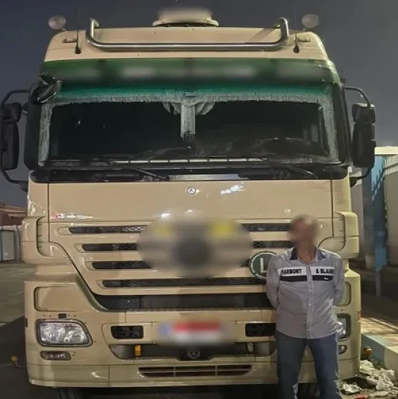 بالصور .. أجهزة وزارة الداخلية تضبط قائد سيارة ”نقل ثقيل” لقيامه بالسير عكس الإتجاه ببورسعيد