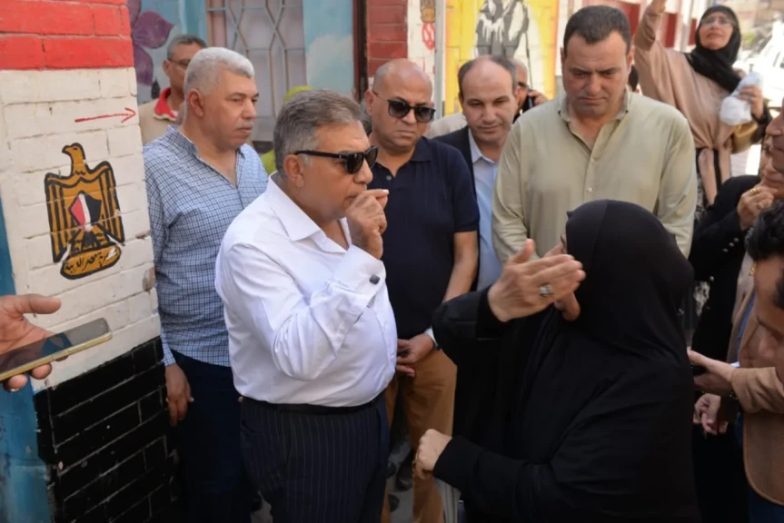 محافظ الدقهلية يلتقي المواطنين خلال جولاته بالمدارس ويؤكد: خدمة المواطن أولوية رئاسية
