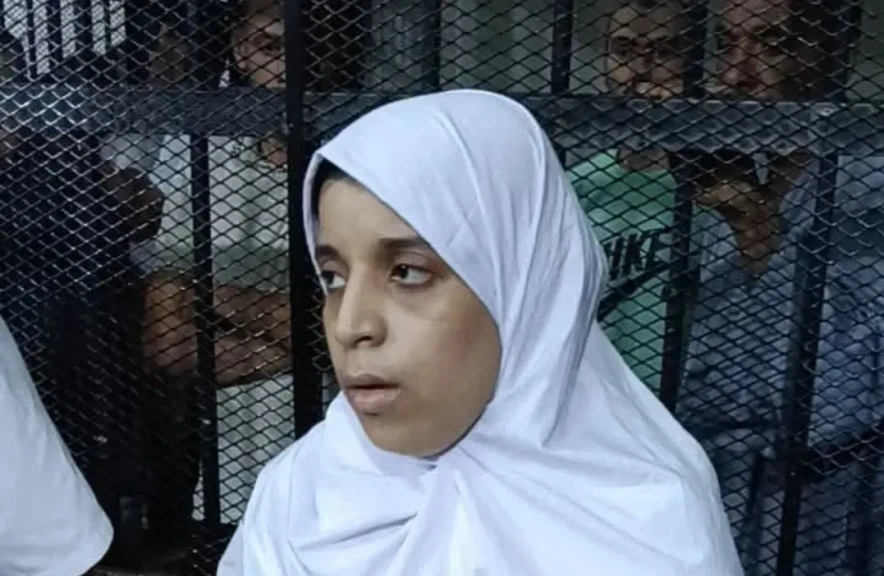أول ظهور للمتهمة بقتل صغار دلجا وزوجها في جلسة محاكمتها