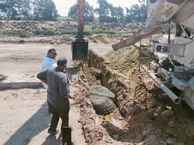 تنفيذا لتعليمات محافظ الدقهلية نائب المحافظ يكلف لجنة للمعاينة على الطبيعة لخط صرف صناعي بالمنطقة الصناعية بجمصة