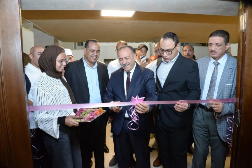 بالصور .. محافظ أسيوط يفتتح قاعة المؤتمرات الكبرى بالديوان العام بعد تطويرها لاستيعاب الفعاليات الكبرى ويخلد اسم المهندسة الراحلة فاطمة عبد  الحليم