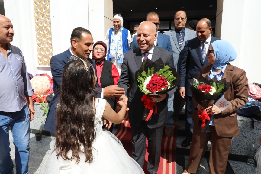 بالصور .. محافظ القاهرة يفتتح المعرض الخيري السنوي لدعم طلاب القاهرة