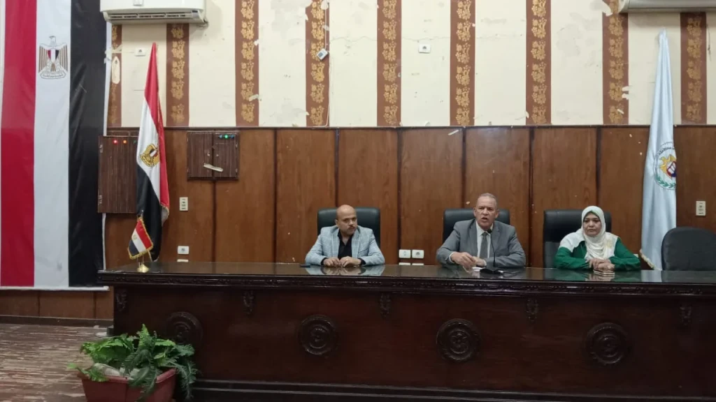 وكيل وزارة التعليم بأسيوط يلتقى موجهى العموم ومسؤولى التوجيه المالى ومديرى المراحل ويوجه بتسكين المعلمين الجدد والعاملين بالحصة استعدادا للعام الدراسى الجديد  2025 / 2026