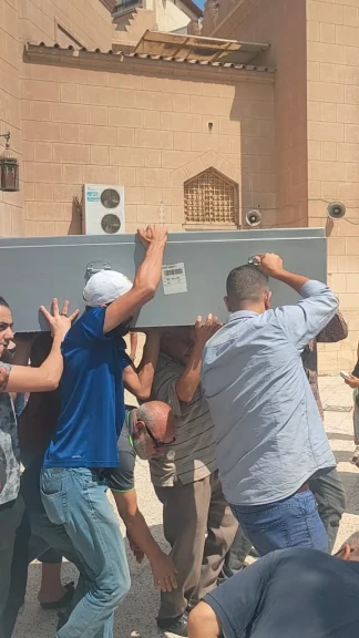شاهد ..جنازة شعبية في وداع الكابتن عمر عبد الله نجم نادي غزل المحلة ومنتخب مصر الأسبق ..صور