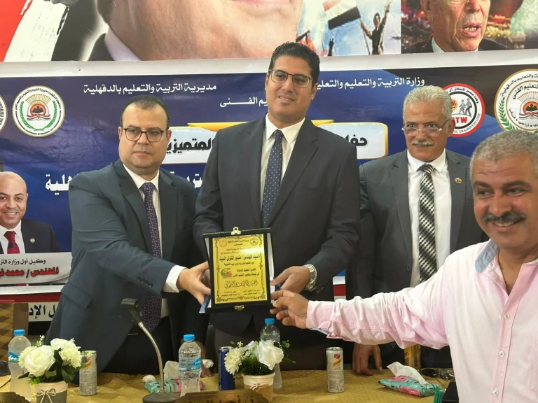 محافظ الدقهلية يكلف نائبه للمشاركة في احتفالية تكريم مديري التعليم الفني والمتفوقين بمدرسة صلاح سالم بطلخا