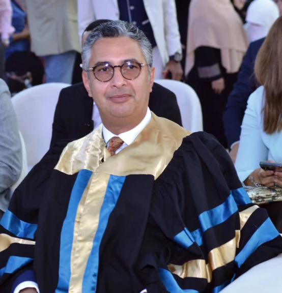 تكريم الدكتور شريف فاروق وزير التموين والتجارة الداخلية كأحد أبرز خريجي كلية التجارة جامعة عين شمس في احتفالية مرور ٧٥ عامًا على إنشاء الجامعة