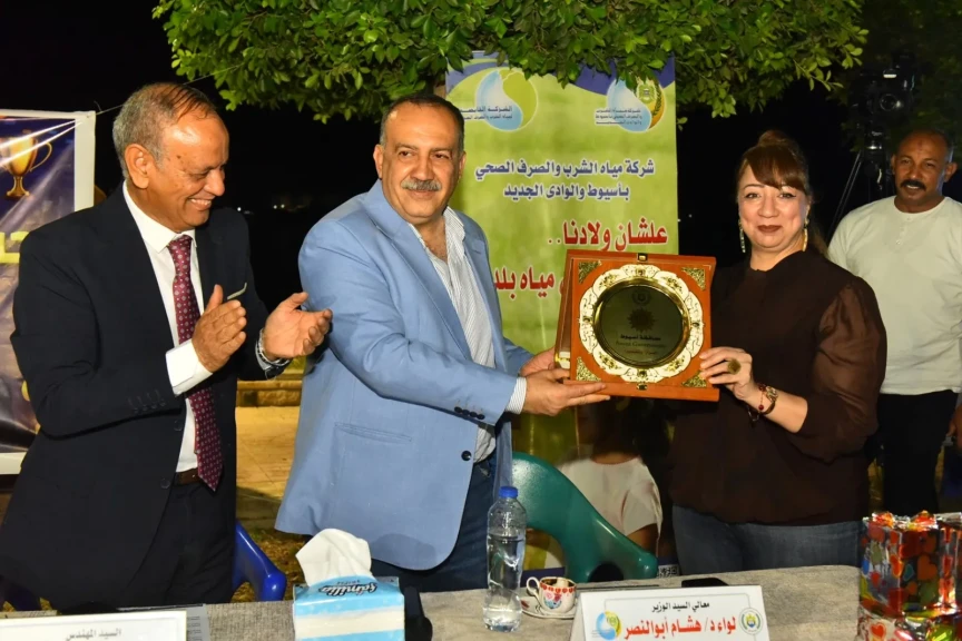 بالصور .. محافظ أسيوط يشهد احتفالية تكريم المتفوقين من أبناء العاملين بشركة مياه الشرب والصرف الصحي