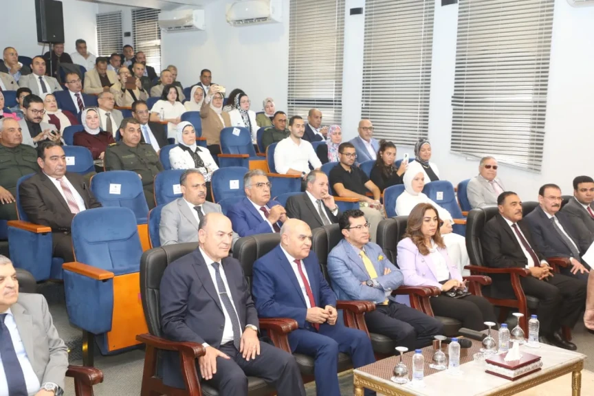 محافظ الدقهلية يهنئ محافظ السويس بمناسبة حصوله على درجة الدكتوراه في الاقتصاد من الكلية العسكرية لعلوم الإدارة ”