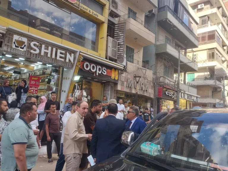 محافظ الدقهلية يتفقد شوارع المنصورة ويتابع أعمال النظافة ورفع الإشغالات واعمال التطوير الجاية