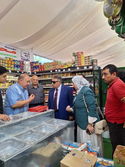 محافظ الدقهلية يتفقد السوق الدائم للسلع الغذائية بقناة السويس للتأكد من توافر السلع وخفض الأسعار للمواطنين
