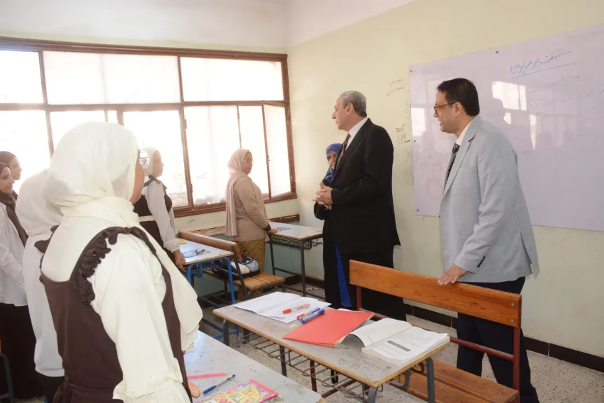 1179598 طالب يزينون 2735 مدرسة مع بداية العام الدراسي الجديد بالغربية.. والمحافظ يشارك الطلاب طابور الصباح ويوزع الهدايا
