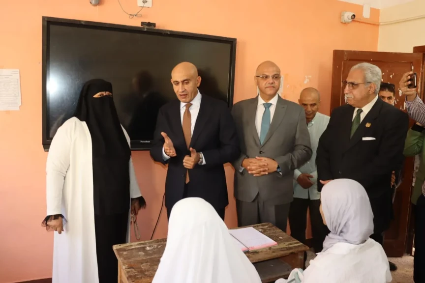 فى أولى جولاته مع انطلاق العام الدراسى الجديد: وزير التربية والتعليم ومحافظ القليوبية يتابعان سير العملية التعليمية فى عدد من مدارس محافظة القليوبية