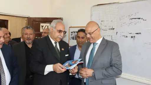 محافظ القليوبية يشارك في طابور...