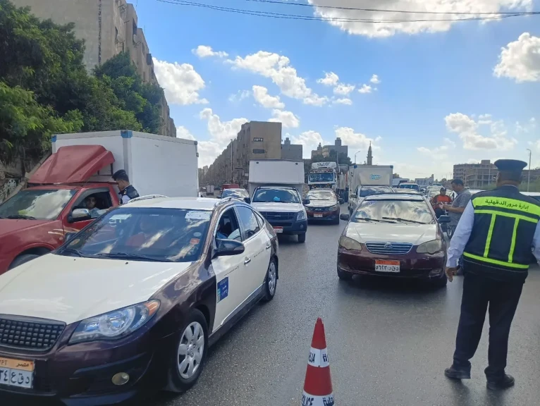 محافظ الدقهلية يتابع حملة مشتركة للكشف عن تعاطي المواد المخدرة والمخالفات المرورية بالطريق الدائري بالمنصورة
