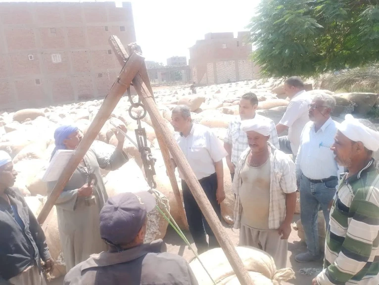 محافظ أسيوط: نتابع موسم توريد الأقطان 2025 ونوفر كافة أوجه الدعم للفلاحين بمراكز التجميع