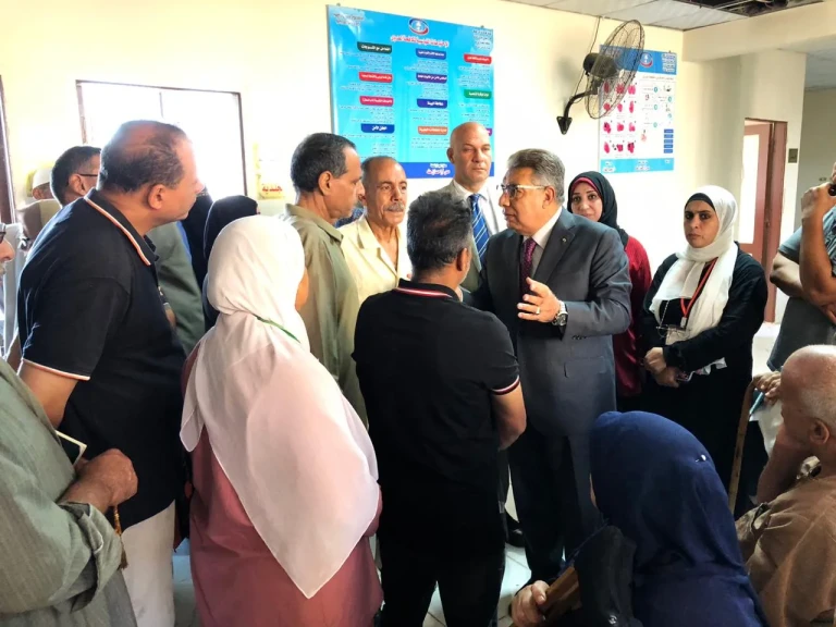 محافظ الدقهلية في عيادة التأمين الصحي بدكرنس : - التأكيد على انتظام العمل وحسن استقبال المرضى والمترددين بعيادة دكرنس للتأمين الصحي وسرعة الاستجابة لمطالبهم