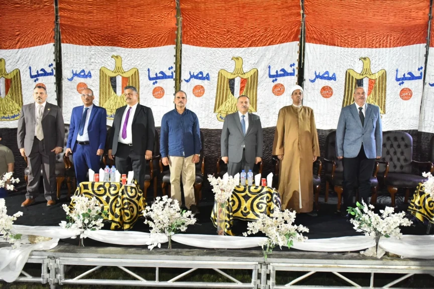 بالصور .. محافظ أسيوط يشهد احتفالية تكريم أوائل الشهادات الدراسية بمنقباد