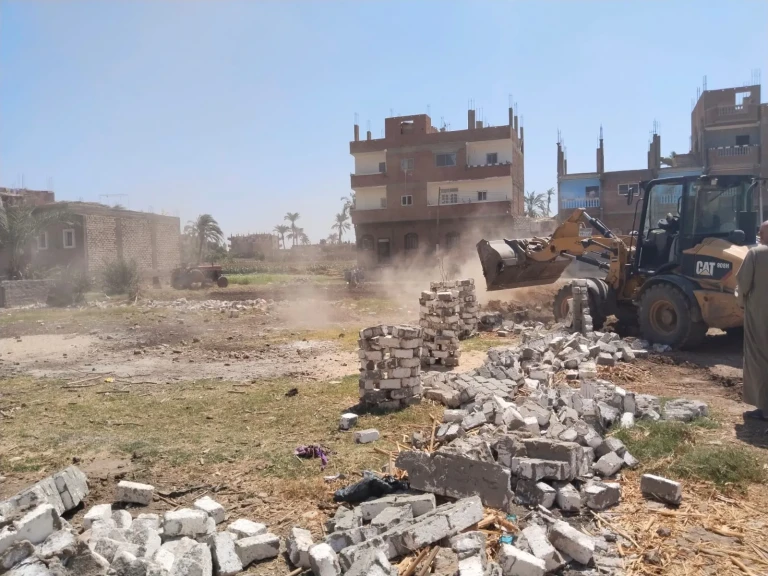 محافظ أسيوط: إزالة ٤١ حالة تعدي خلال حملات بـ ٦ مراكز وحي ضمن المرحلة الثانية من الموجة الـ 27