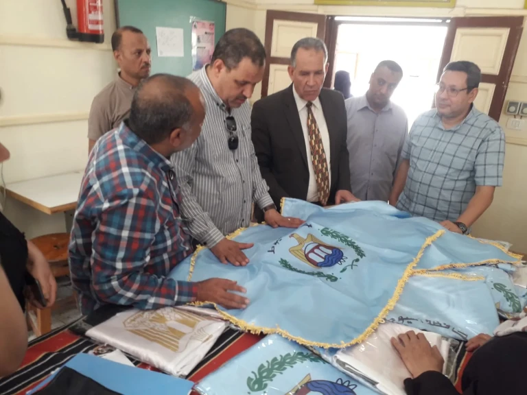 منها اعلام الجمهورية والمحافظة مدير تعليم أسيوط يزور المدرسة النسيجية بأبوتيج ويعلن تفعيل مبادرة ”مدارس منتجة ” وربط التعليم الفنى بسوق العمل